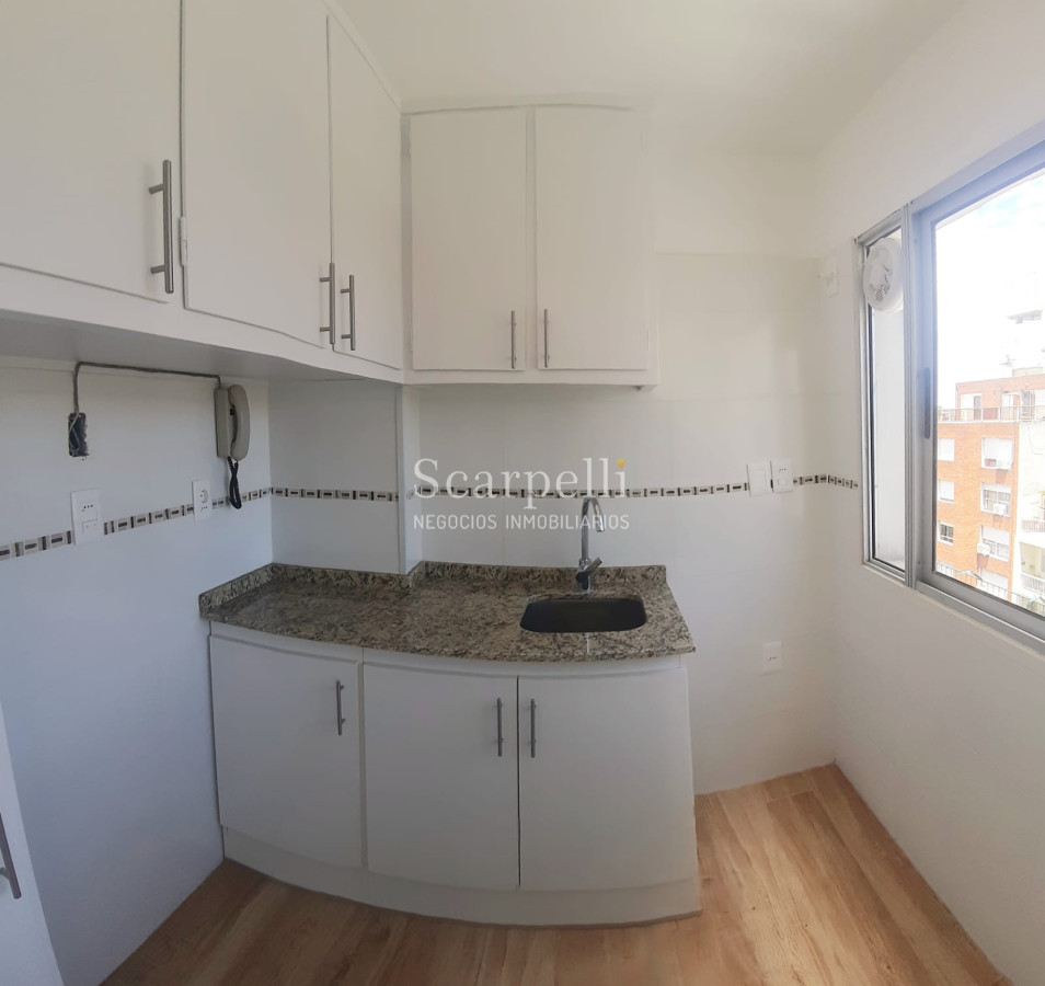 Apartamento ID.14951 - Apartamento en Piso Alto con excelente Vista  a mts. de 18 de Julio y Obelisco.-