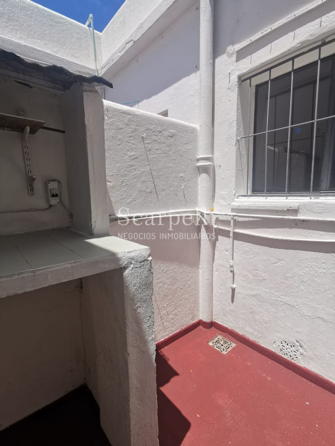 Apartamento ID.14965 - Alquiler Pocitos Apartamento Contrafrente  2 dormitorios Proximo Plaza Varela estufa leña patio