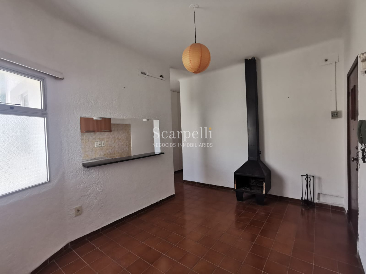 Apartamento ID.14965 - Alquiler Pocitos Apartamento Contrafrente  2 dormitorios Proximo Plaza Varela estufa leña patio