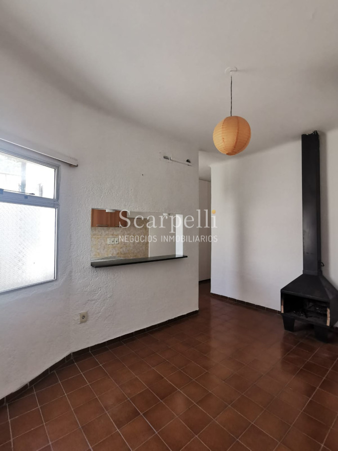 Apartamento ID.14965 - Alquiler Pocitos Apartamento Contrafrente  2 dormitorios Proximo Plaza Varela estufa leña patio