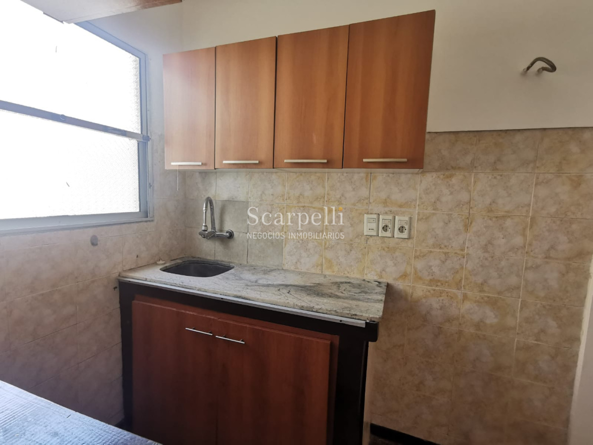 Apartamento ID.14965 - Alquiler Pocitos Apartamento Contrafrente  2 dormitorios Proximo Plaza Varela estufa leña patio