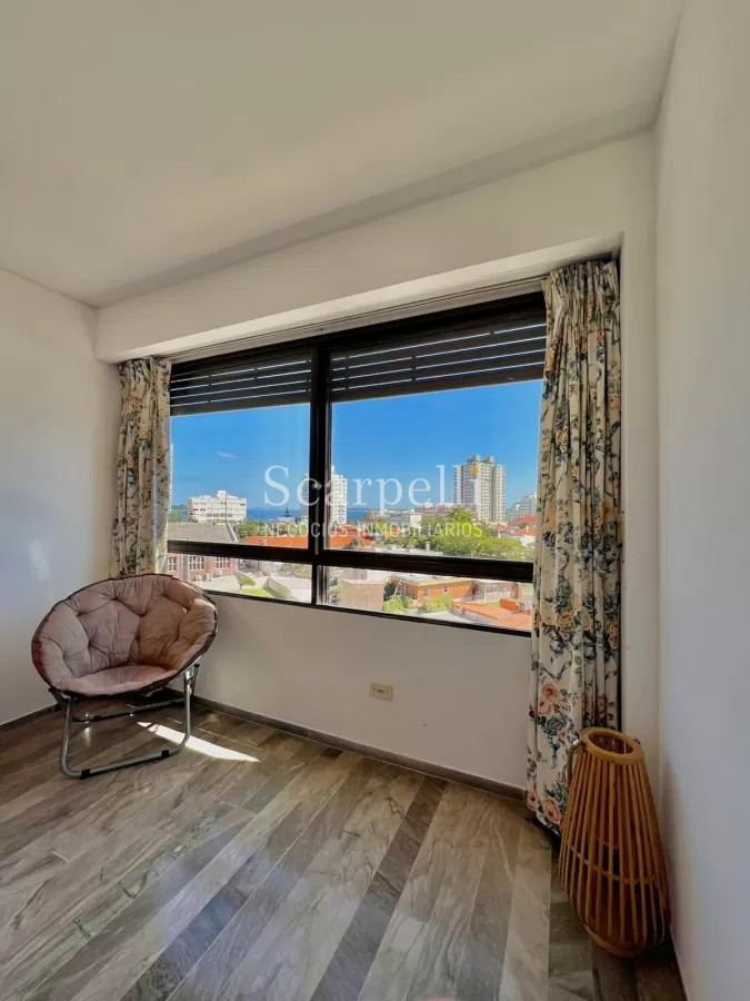 Apartamento ID.14984 - PARQUEMAR II  Frente a los Dedos y en el 2do. Centro Comercial de Pde con todos los servicios a mano y la Plaza Gastronómica mas en cuenta de la Península.-
