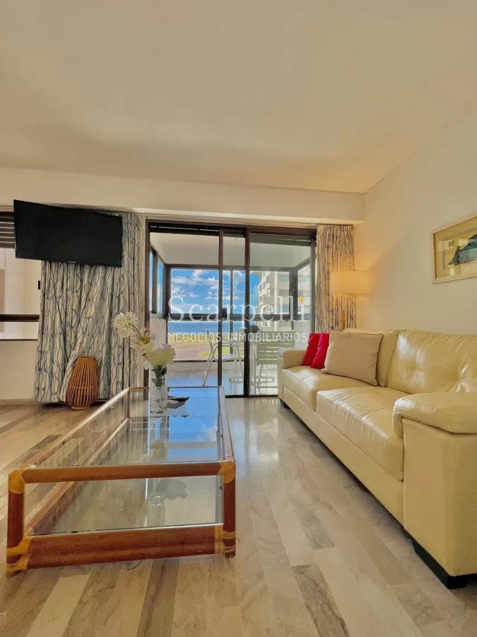 Apartamento ID.14984 - PARQUEMAR II  Frente a los Dedos y en el 2do. Centro Comercial de Pde con todos los servicios a mano y la Plaza Gastronómica mas en cuenta de la Península.-