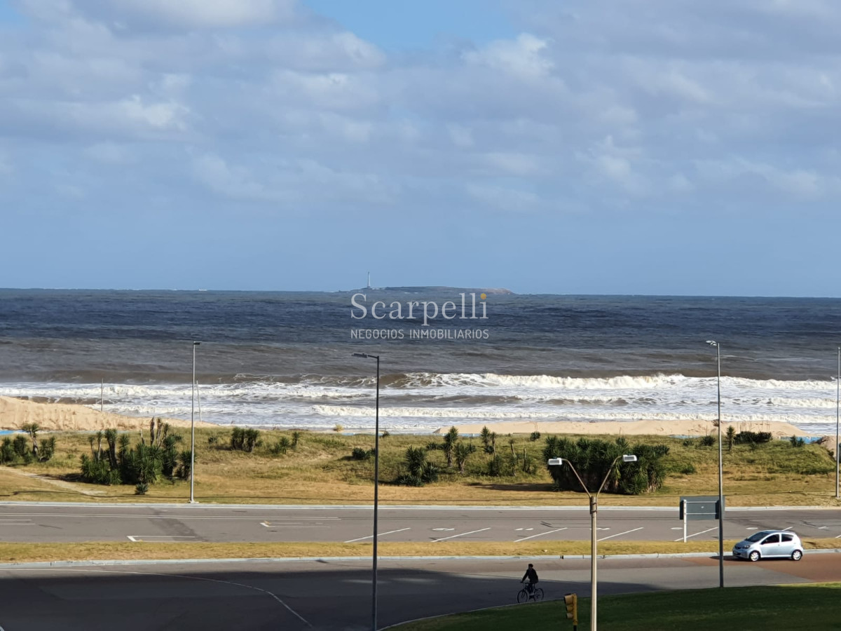 Apartamento ID.14984 - PARQUEMAR II  Frente a los Dedos y en el 2do. Centro Comercial de Pde con todos los servicios a mano y la Plaza Gastronómica mas en cuenta de la Península.-