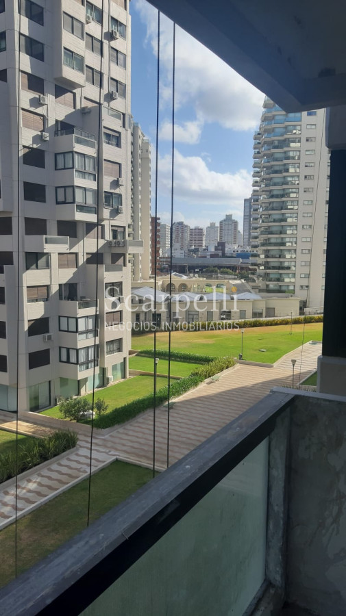 Apartamento ID.14984 - PARQUEMAR II  Frente a los Dedos y en el 2do. Centro Comercial de Pde con todos los servicios a mano y la Plaza Gastronómica mas en cuenta de la Península.-