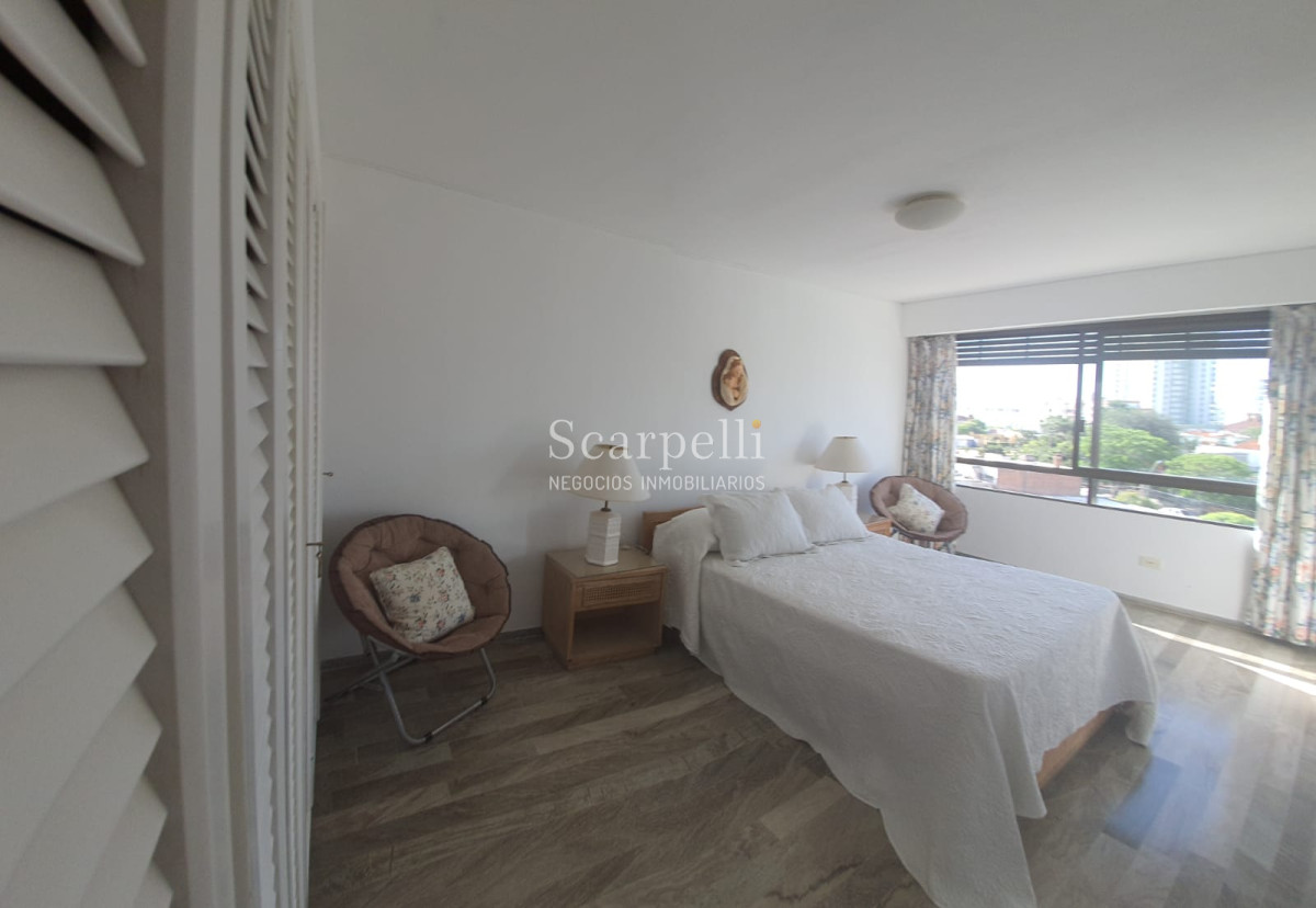 Apartamento ID.14984 - PARQUEMAR II  Frente a los Dedos y en el 2do. Centro Comercial de Pde con todos los servicios a mano y la Plaza Gastronómica mas en cuenta de la Península.-