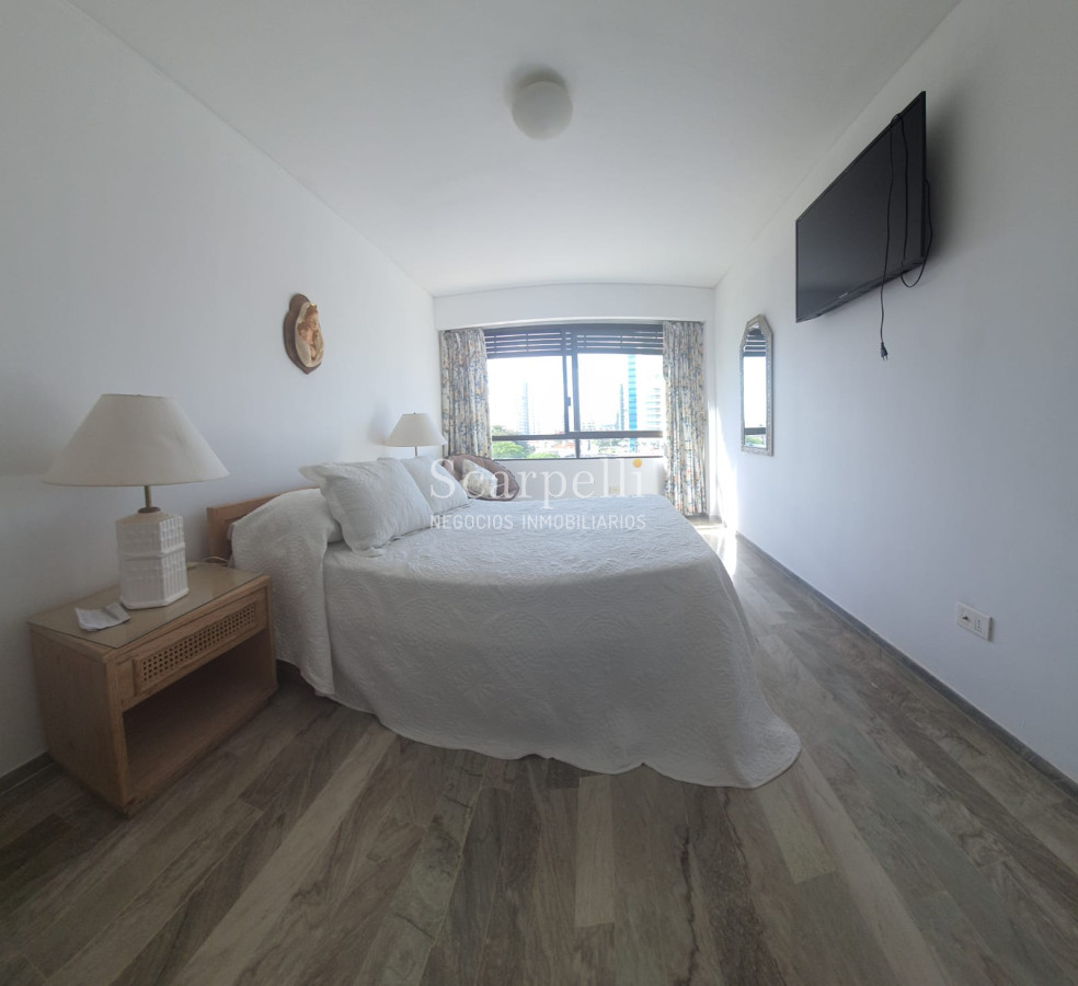Apartamento ID.14984 - PARQUEMAR II  Frente a los Dedos y en el 2do. Centro Comercial de Pde con todos los servicios a mano y la Plaza Gastronómica mas en cuenta de la Península.-