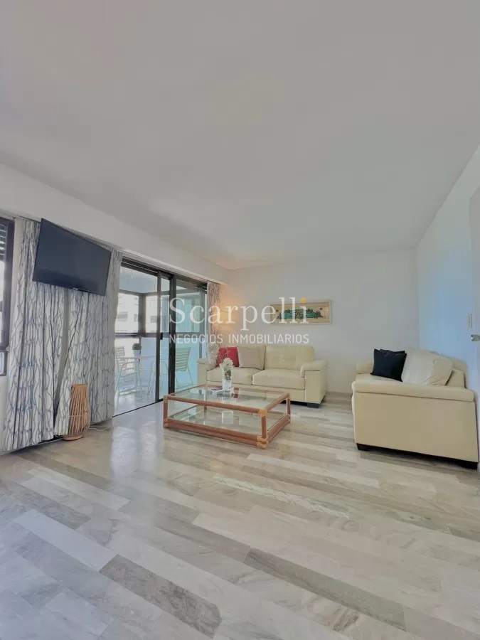 Apartamento ID.14984 - PARQUEMAR II  Frente a los Dedos y en el 2do. Centro Comercial de Pde con todos los servicios a mano y la Plaza Gastronómica mas en cuenta de la Península.-