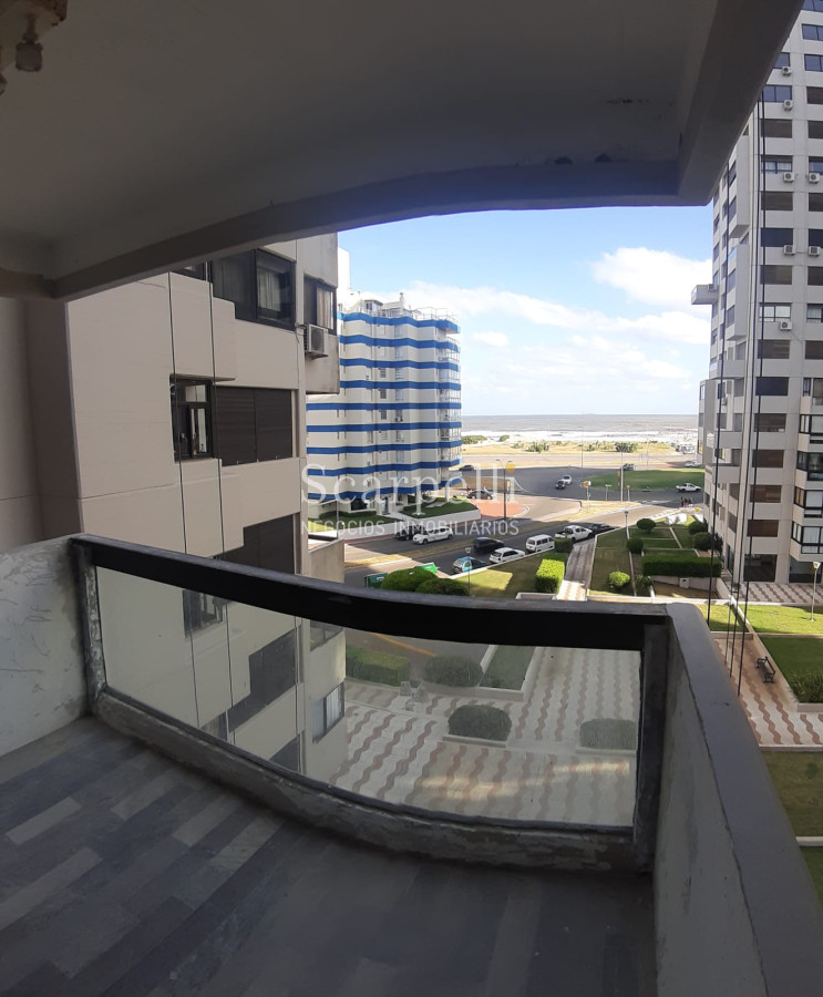 Apartamento ID.14984 - PARQUEMAR II  Frente a los Dedos y en el 2do. Centro Comercial de Pde con todos los servicios a mano y la Plaza Gastronómica mas en cuenta de la Península.-