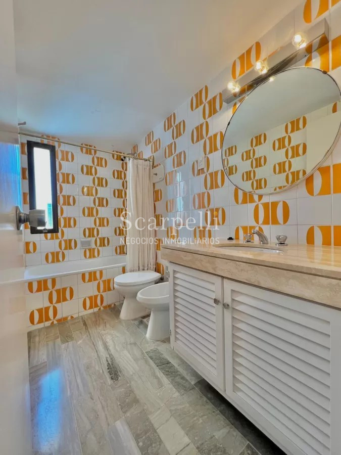 Apartamento ID.14984 - PARQUEMAR II  Frente a los Dedos y en el 2do. Centro Comercial de Pde con todos los servicios a mano y la Plaza Gastronómica mas en cuenta de la Península.-