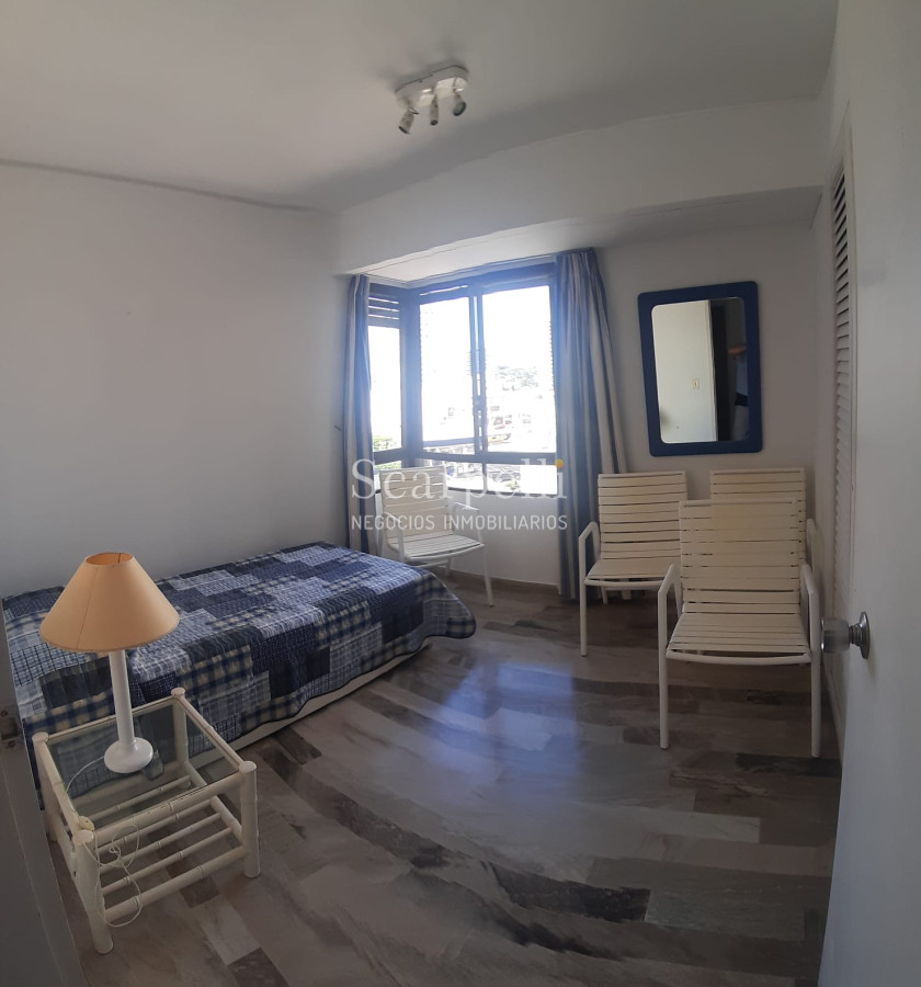 Apartamento ID.14984 - PARQUEMAR II  Frente a los Dedos y en el 2do. Centro Comercial de Pde con todos los servicios a mano y la Plaza Gastronómica mas en cuenta de la Península.-
