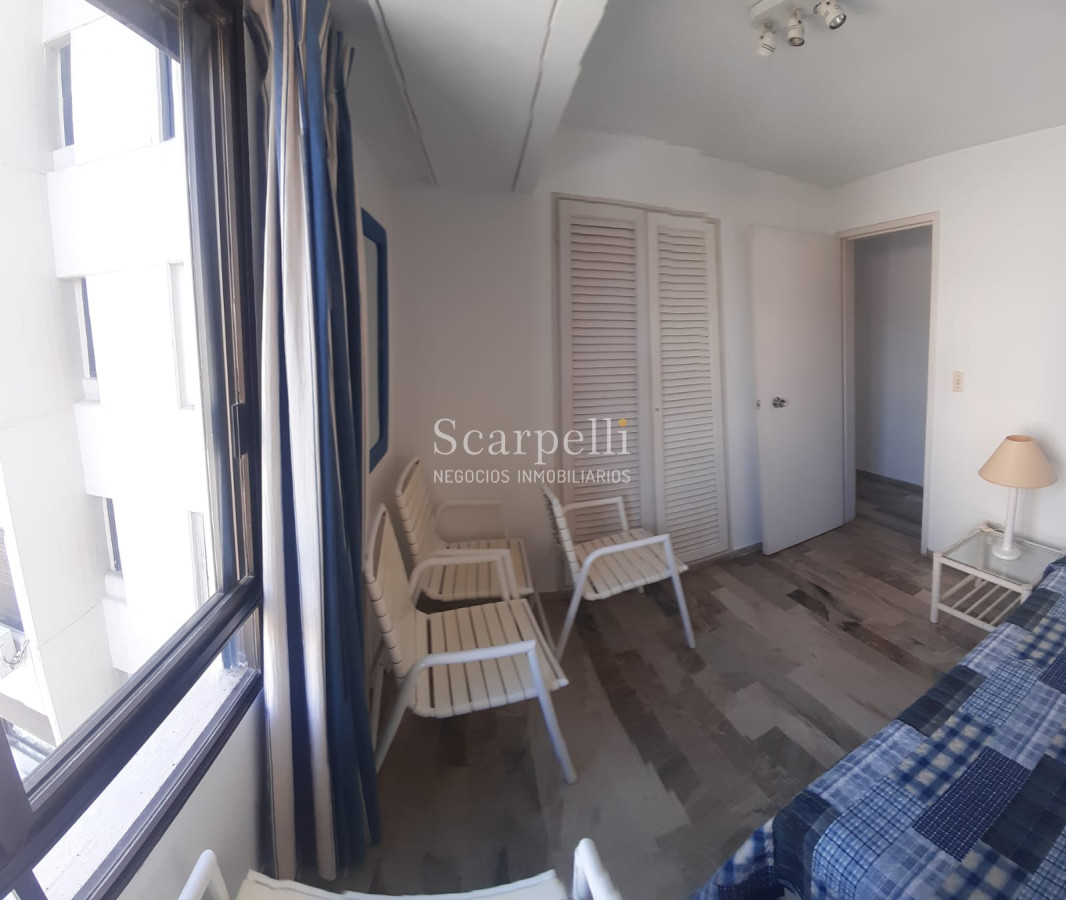 Apartamento ID.14984 - PARQUEMAR II  Frente a los Dedos y en el 2do. Centro Comercial de Pde con todos los servicios a mano y la Plaza Gastronómica mas en cuenta de la Península.-