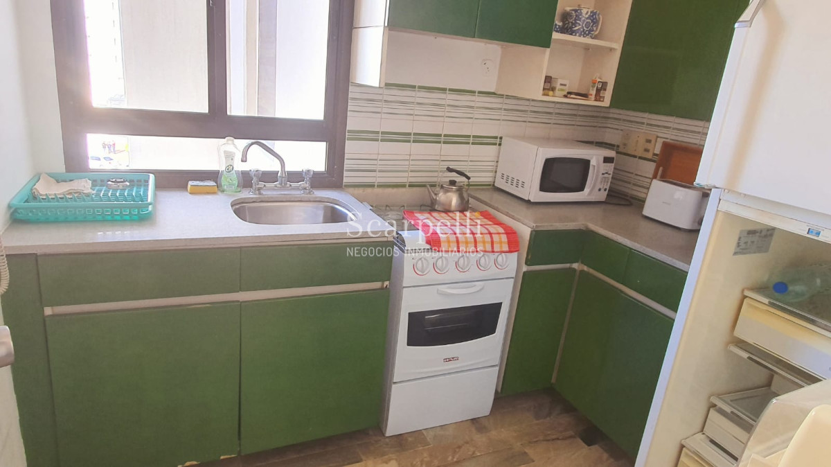 Apartamento ID.14984 - PARQUEMAR II  Frente a los Dedos y en el 2do. Centro Comercial de Pde con todos los servicios a mano y la Plaza Gastronómica mas en cuenta de la Península.-