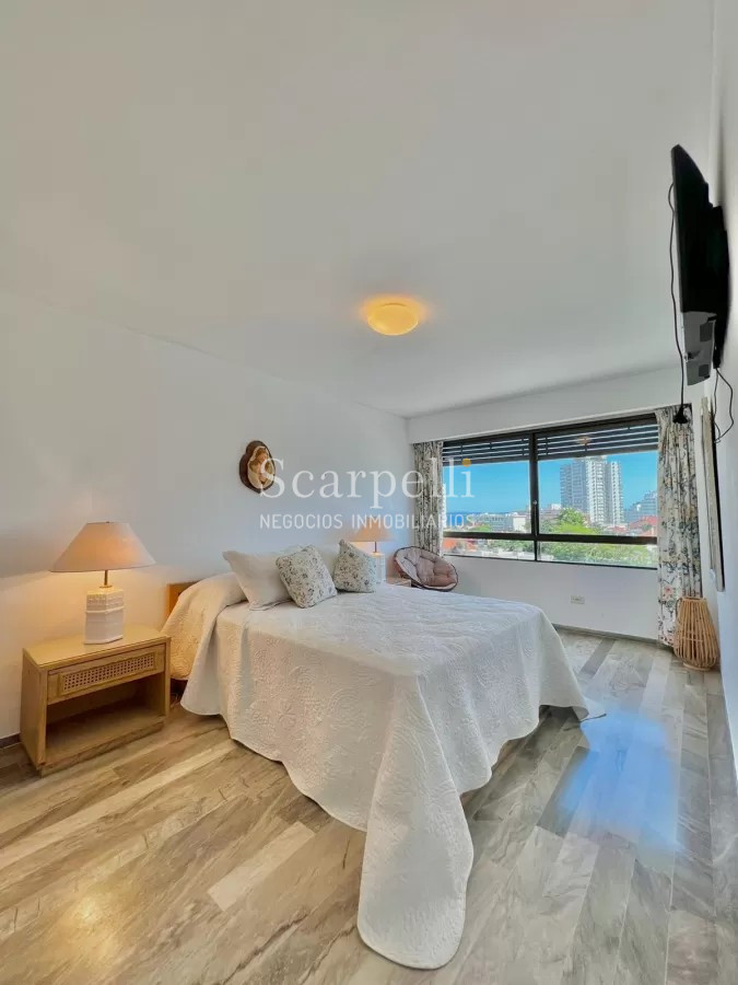 Apartamento ID.14984 - PARQUEMAR II  Frente a los Dedos y en el 2do. Centro Comercial de Pde con todos los servicios a mano y la Plaza Gastronómica mas en cuenta de la Península.-
