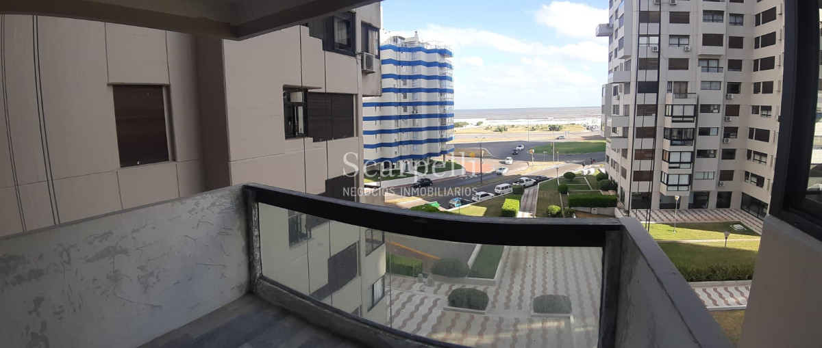 Apartamento ID.14984 - PARQUEMAR II  Frente a los Dedos y en el 2do. Centro Comercial de Pde con todos los servicios a mano y la Plaza Gastronómica mas en cuenta de la Península.-