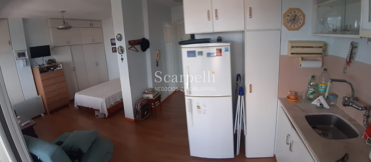 Apartamento ID.15157 - Monoambiente en Piso Alto a mts. de 18 de Julio con la mejor vista del Sur de Montevideo y gran terraza cerrada.-