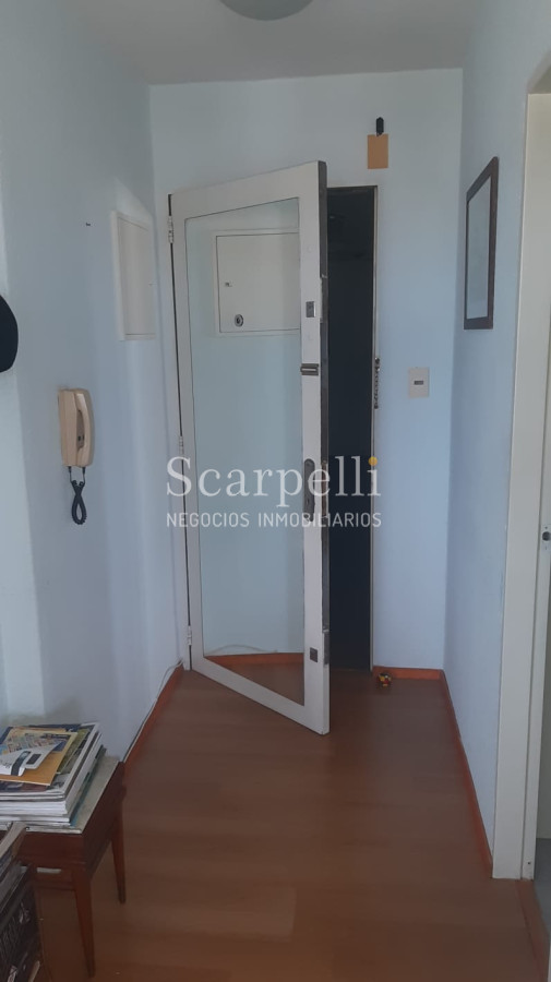 Apartamento ID.15157 - Monoambiente en Piso Alto a mts. de 18 de Julio con la mejor vista del Sur de Montevideo y gran terraza cerrada.-