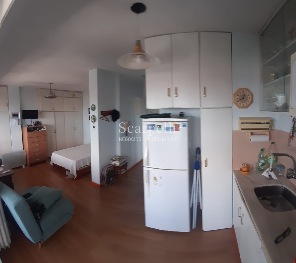 Apartamento ID.15157 - Monoambiente en Piso Alto a mts. de 18 de Julio con la mejor vista del Sur de Montevideo y gran terraza cerrada.-
