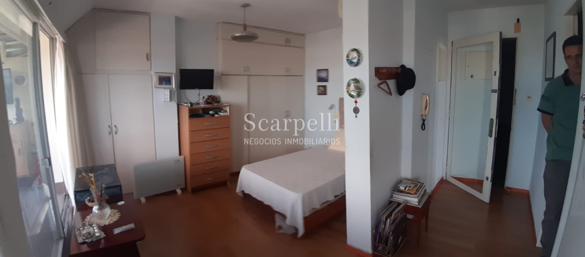 Apartamento ID.15157 - Monoambiente en Piso Alto a mts. de 18 de Julio con la mejor vista del Sur de Montevideo y gran terraza cerrada.-