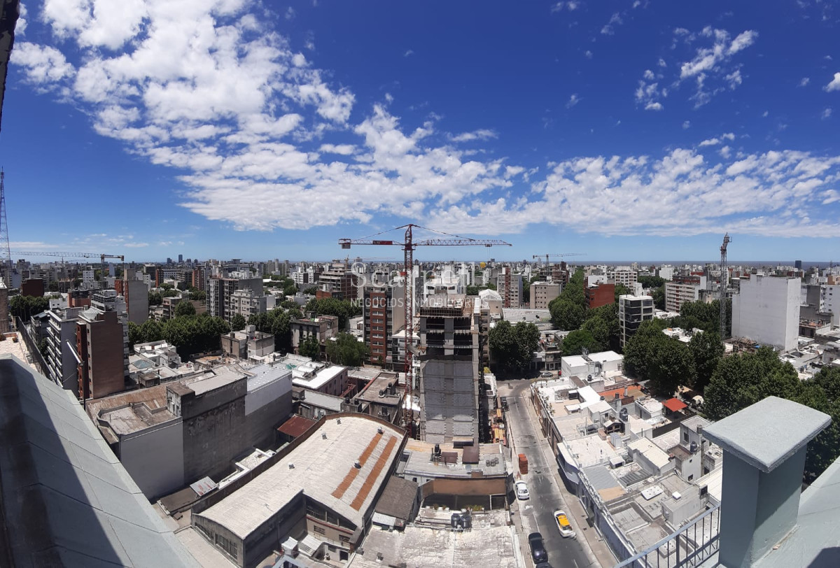 Apartamento ID.15157 - Monoambiente en Piso Alto a mts. de 18 de Julio con la mejor vista del Sur de Montevideo y gran terraza cerrada.-