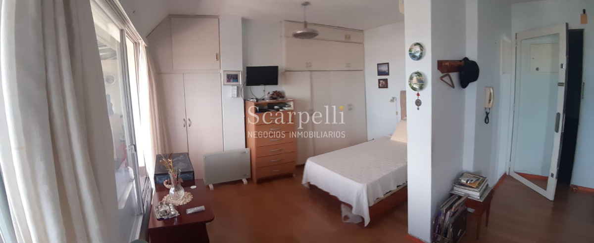 Apartamento ID.15157 - Monoambiente en Piso Alto a mts. de 18 de Julio con la mejor vista del Sur de Montevideo y gran terraza cerrada.-