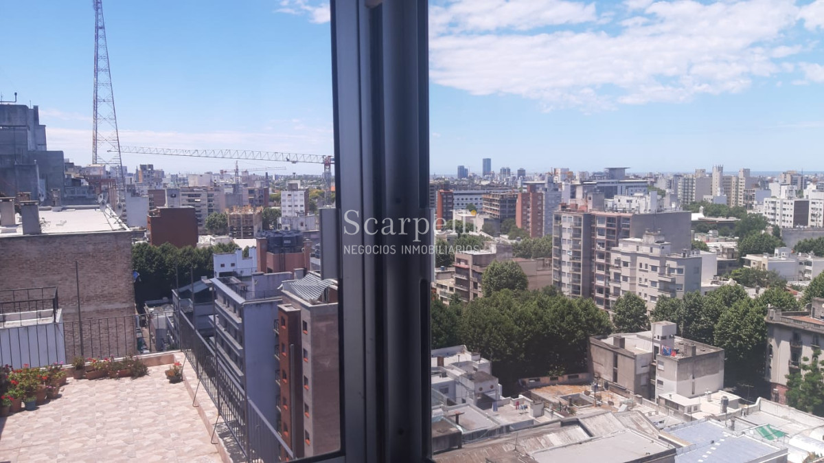 Apartamento ID.15157 - Monoambiente en Piso Alto a mts. de 18 de Julio con la mejor vista del Sur de Montevideo y gran terraza cerrada.-