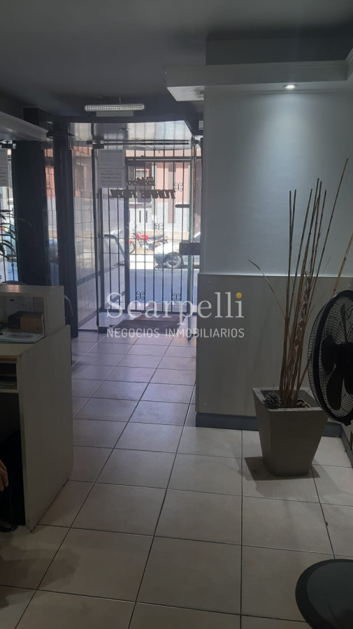 Apartamento ID.15157 - Monoambiente en Piso Alto a mts. de 18 de Julio con la mejor vista del Sur de Montevideo y gran terraza cerrada.-