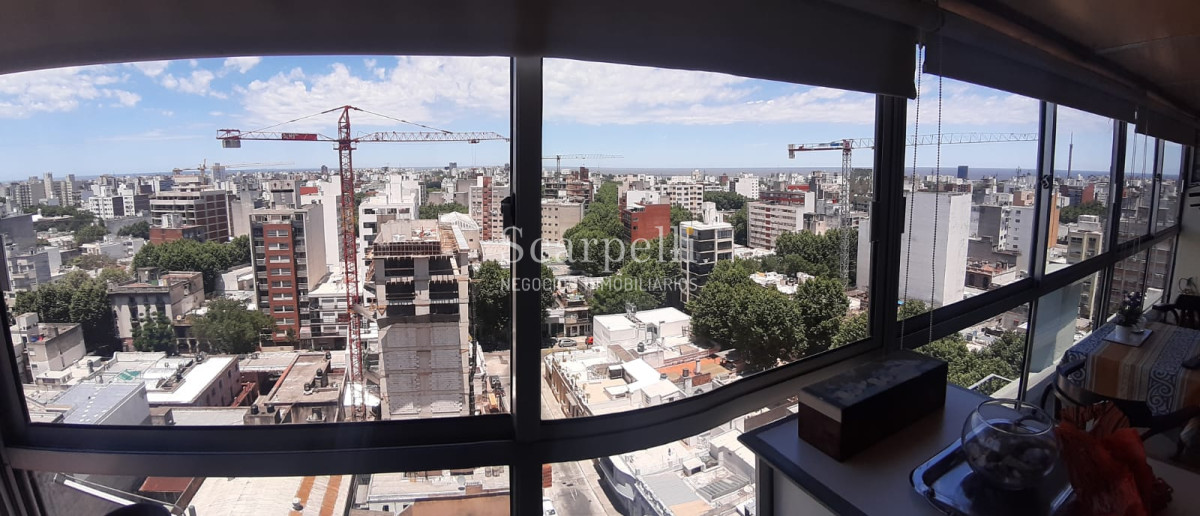 Apartamento ID.15157 - Monoambiente en Piso Alto a mts. de 18 de Julio con la mejor vista del Sur de Montevideo y gran terraza cerrada.-