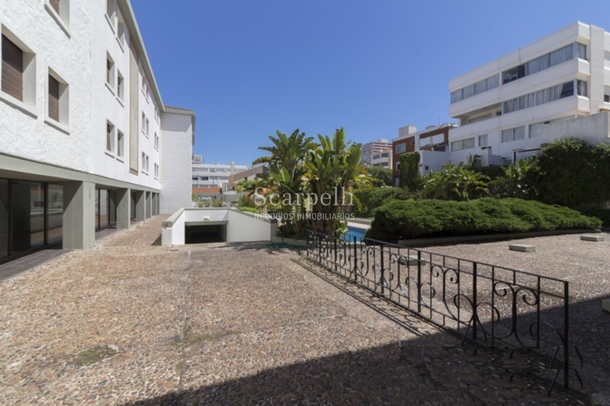 Apartamento ID.15377 - El Farallón - Península: Apartamento frente a El Emir 3er. piso con Estupenda Terraza al Mar