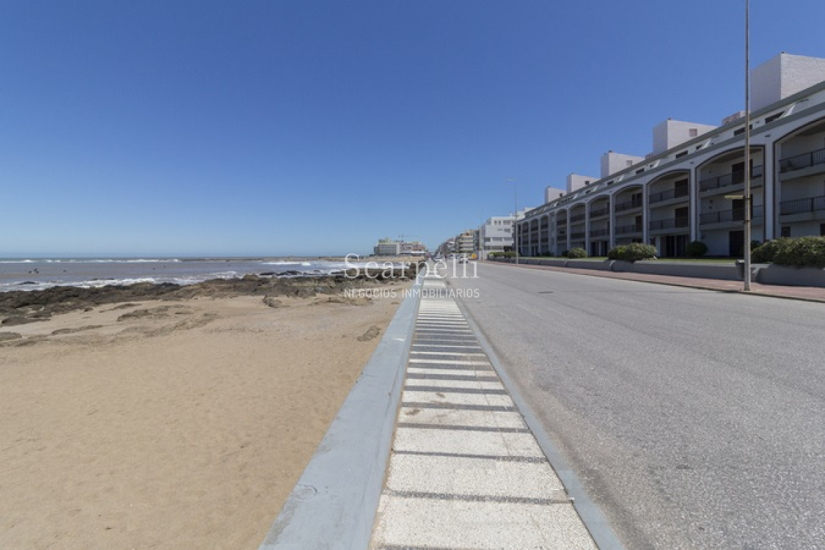 Apartamento ID.15377 - El Farallón - Península: Apartamento frente a El Emir 3er. piso con Estupenda Terraza al Mar