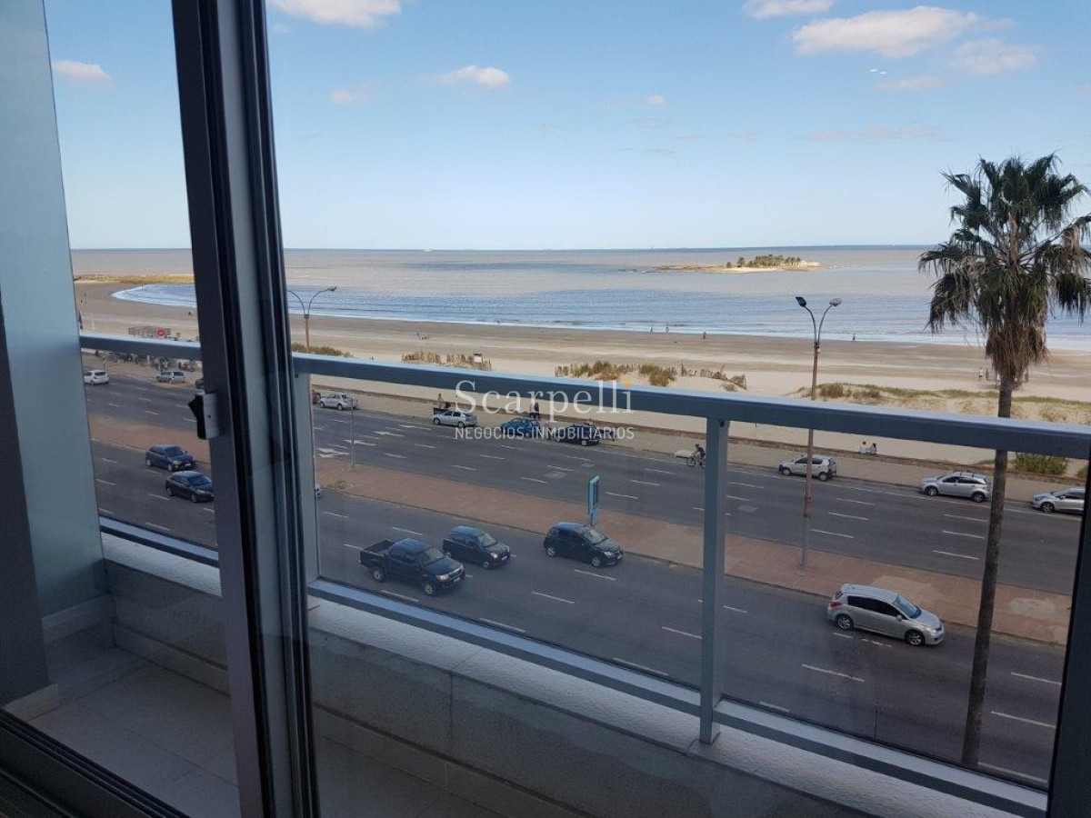 Apartamento ID.15885 - Destacado Monoambiente en Rambla  de Malvín totalmente equipado con estupenda terraza y la mejor vista pronto para disfrutar