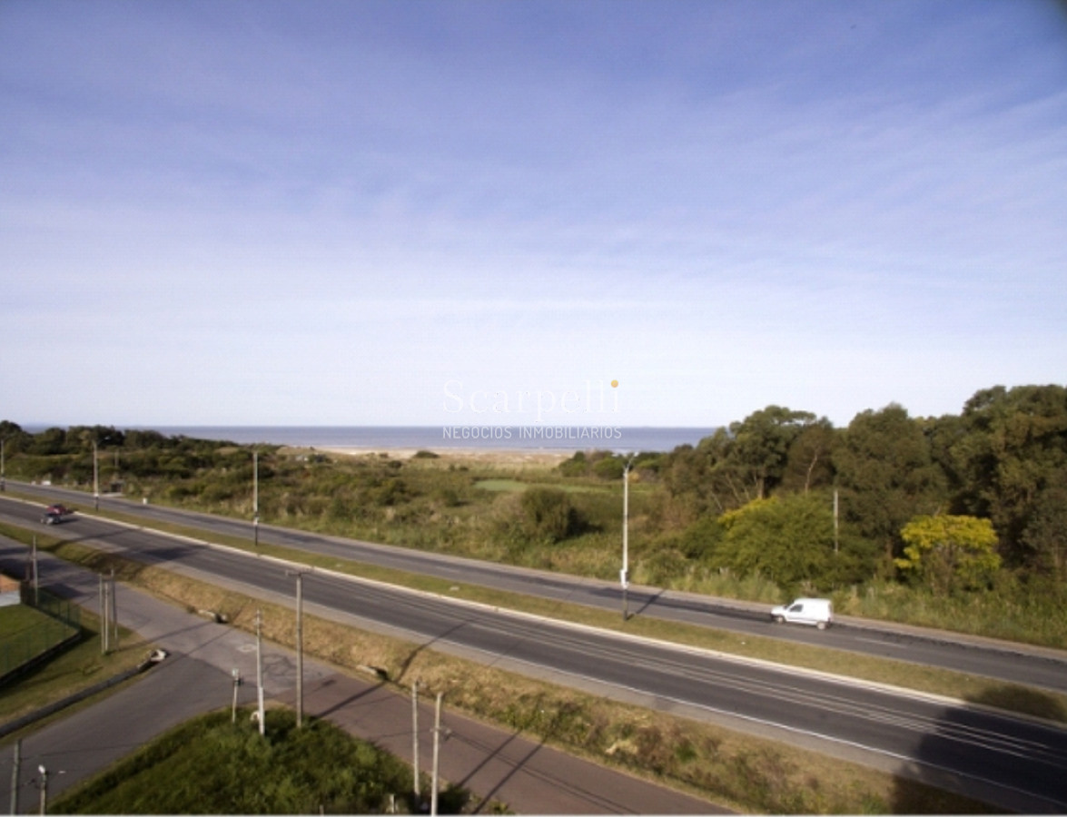 Apartamento ID.16879 - Barra de Carrasco: Estrene Hoy en la Rambla Muy próximo al límite con Montevideo cerquita de Sodimac, Geant y Macromercado.-