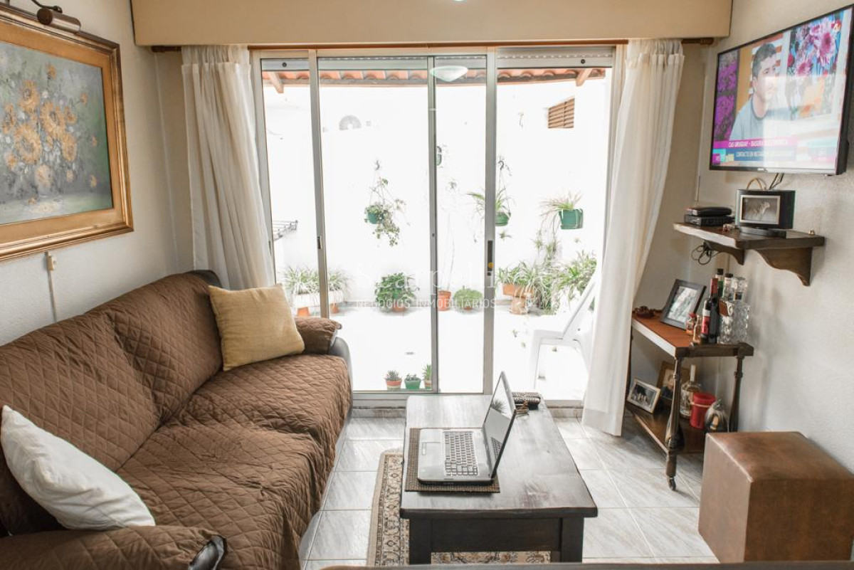 Apartamento ID.16904 - Rambla y Colombes Apartamento en edificio moderno 1 dormitorio con estupendo Patio muy disfrutable