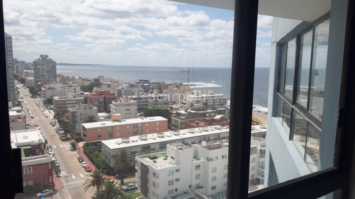 Apartamento ID.17074 - Amplísimo Apartamento Con Estufa a Leña en el Techo de Punta del Este con Majestuosa Vista