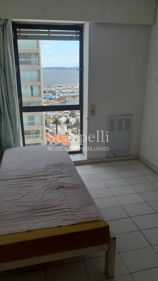 Apartamento ID.17074 - Amplísimo Apartamento Con Estufa a Leña en el Techo de Punta del Este con Majestuosa Vista
