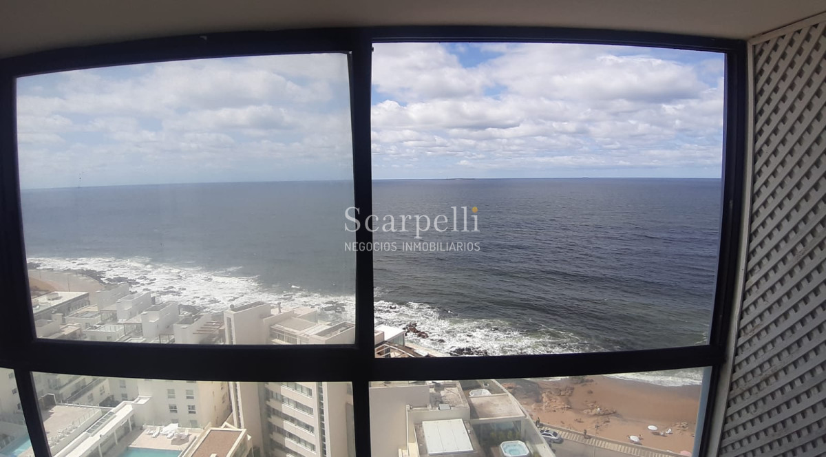 Apartamento ID.17074 - Amplísimo Apartamento Con Estufa a Leña en el Techo de Punta del Este con Majestuosa Vista