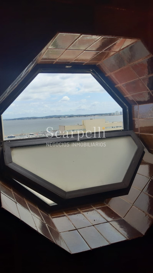 Apartamento ID.17074 - Amplísimo Apartamento Con Estufa a Leña en el Techo de Punta del Este con Majestuosa Vista