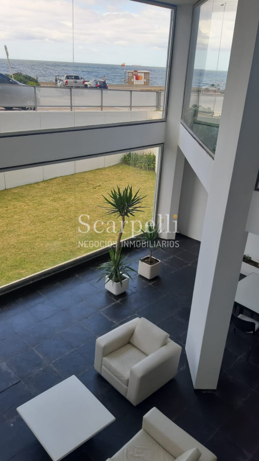 Apartamento ID.17074 - Amplísimo Apartamento Con Estufa a Leña en el Techo de Punta del Este con Majestuosa Vista