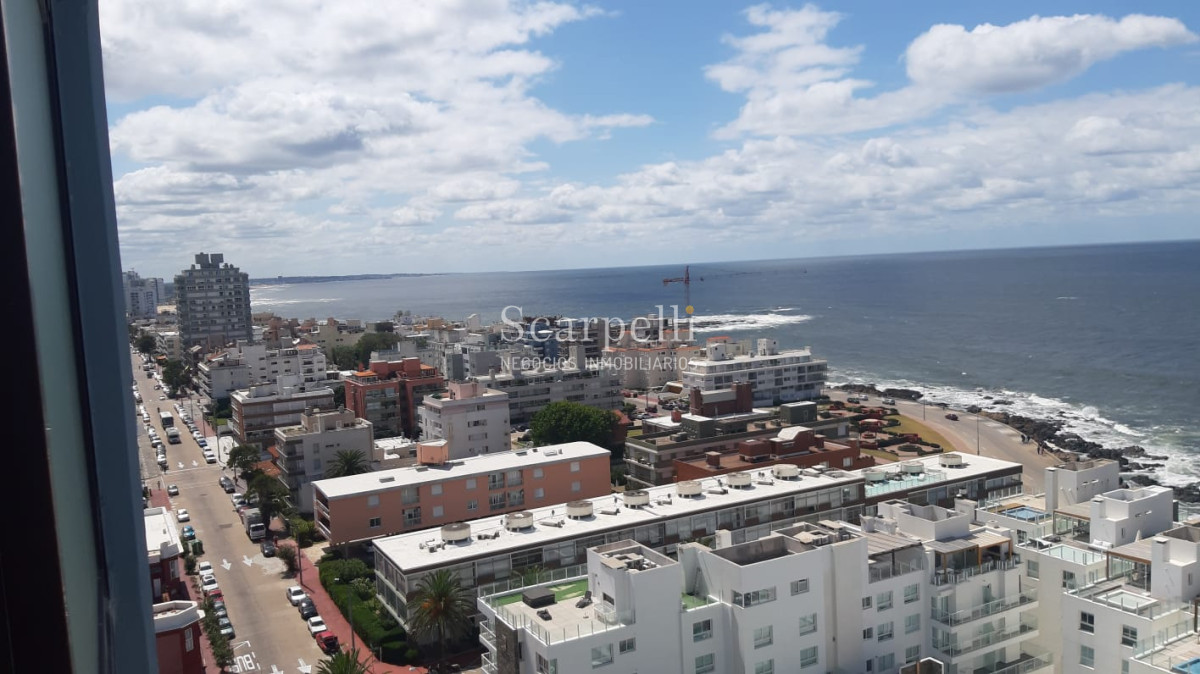Apartamento ID.17074 - Amplísimo Apartamento Con Estufa a Leña en el Techo de Punta del Este con Majestuosa Vista
