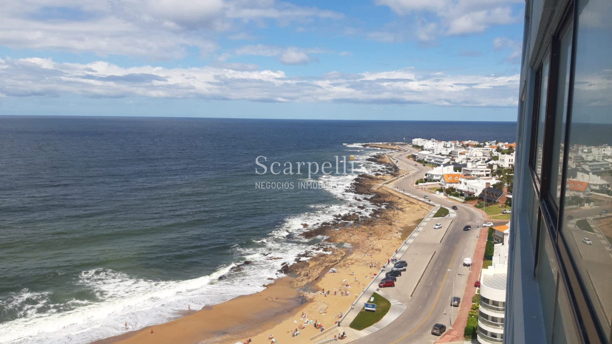Apartamento ID.17074 - Amplísimo Apartamento Con Estufa a Leña en el Techo de Punta del Este con Majestuosa Vista