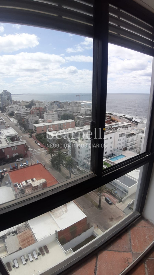 Apartamento ID.17074 - Amplísimo Apartamento Con Estufa a Leña en el Techo de Punta del Este con Majestuosa Vista
