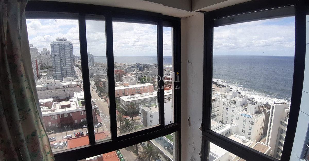 Apartamento ID.17074 - Amplísimo Apartamento Con Estufa a Leña en el Techo de Punta del Este con Majestuosa Vista
