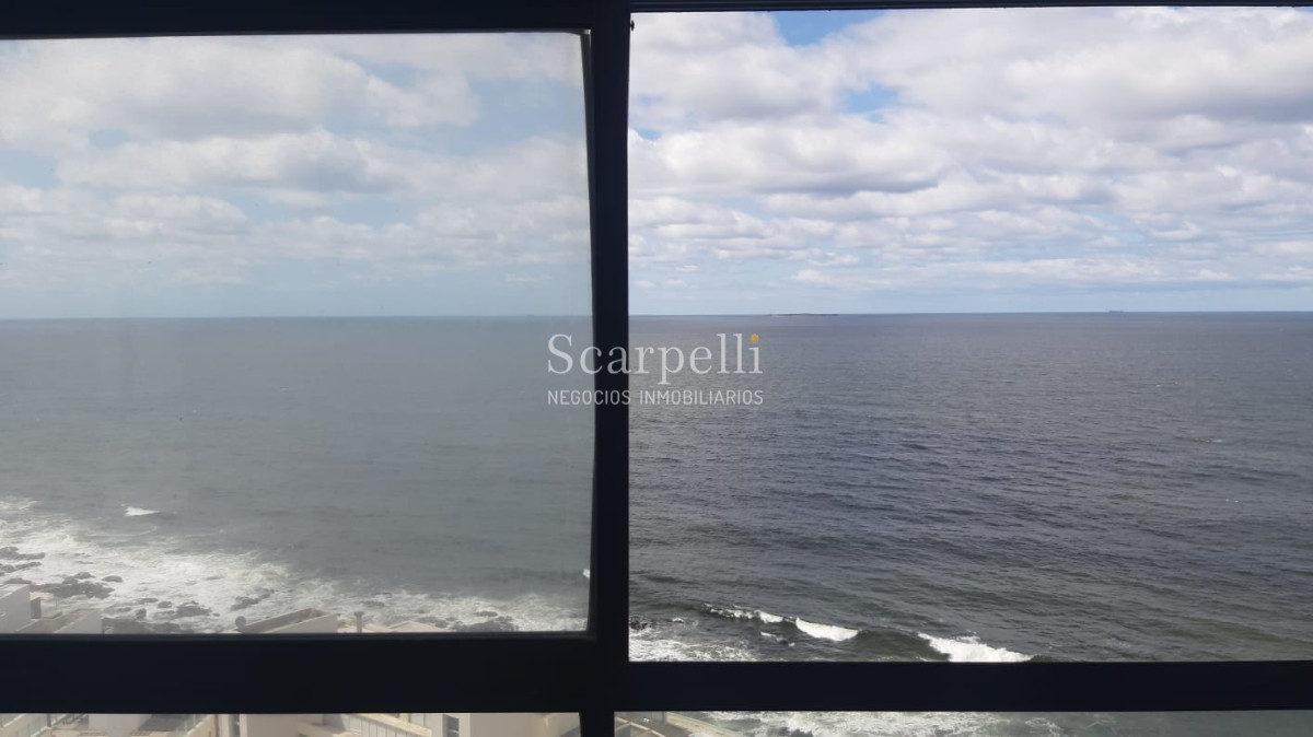 Apartamento ID.17074 - Amplísimo Apartamento Con Estufa a Leña en el Techo de Punta del Este con Majestuosa Vista