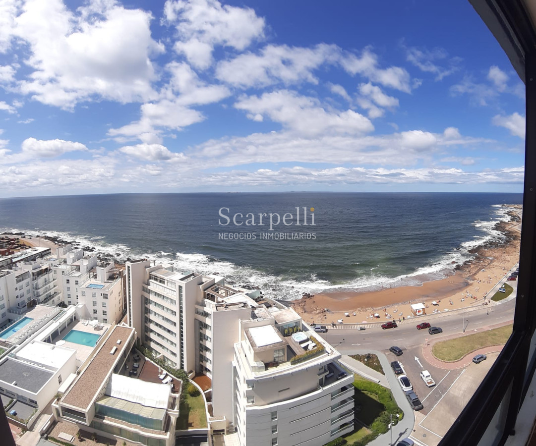 Apartamento ID.17074 - Amplísimo Apartamento Con Estufa a Leña en el Techo de Punta del Este con Majestuosa Vista