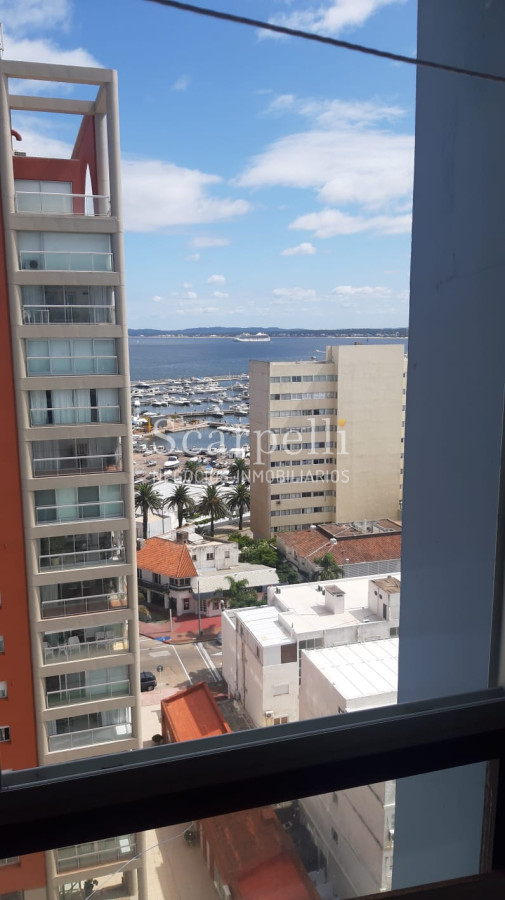 Apartamento ID.17074 - Amplísimo Apartamento Con Estufa a Leña en el Techo de Punta del Este con Majestuosa Vista