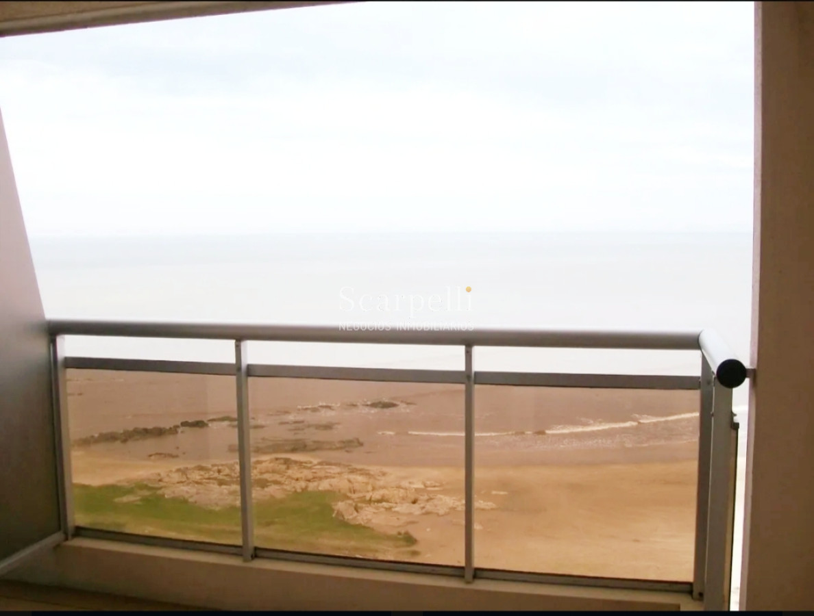 Apartamento ID.18085 - Estrene Apartamento en la Rambla de Malvin Piso Alto con Barbacoas y Piscinas en Común.-