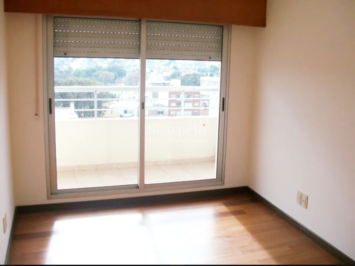 Apartamento ID.18085 - Estrene Apartamento en la Rambla de Malvin Piso Alto con Barbacoas y Piscinas en Común.-