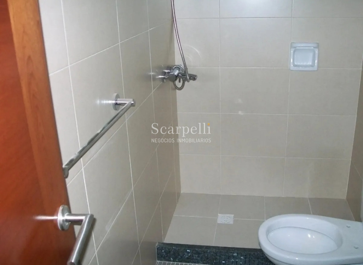 Apartamento ID.18085 - Estrene Apartamento en la Rambla de Malvin Piso Alto con Barbacoas y Piscinas en Común.-