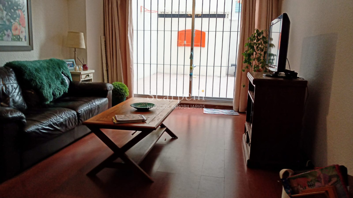 Apartamento ID.18238 - Pocitos: Apartamento en Planta Baja con Amplio Patio + Parrillero & Garage