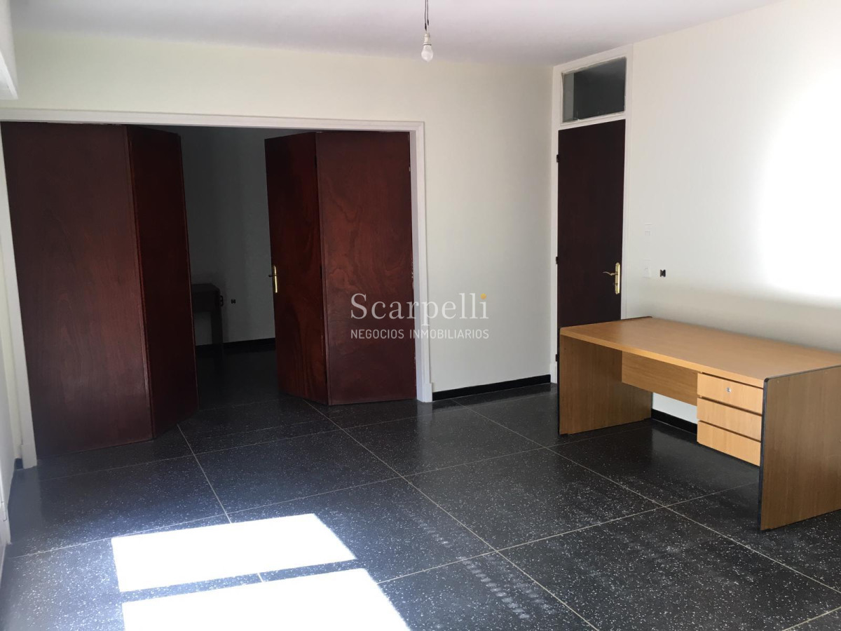 Apartamento ID.18444 - Propiedad Horizontal de Altos Al frente todo Impecable Muy Luminoso con Buenas Terrazas como a Estrenar
